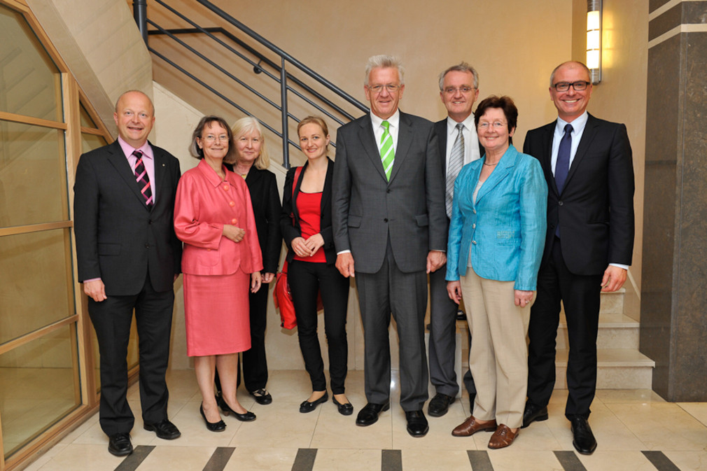 Ministerpräsident Winfried Kretschmann (M.) mit EU-Abgeordneten aus Baden-Württemberg von Grünen, SPD, CDU und FDP