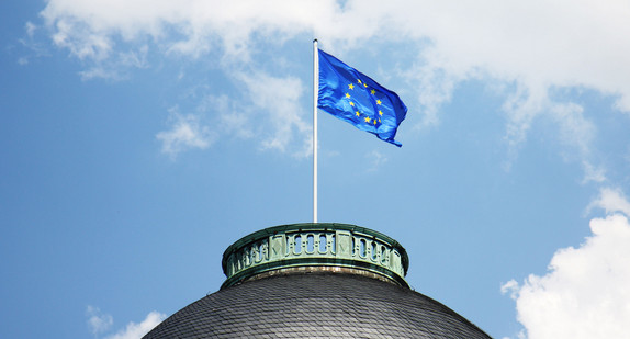 Die Europafahne auf der Villa Reitzenstein