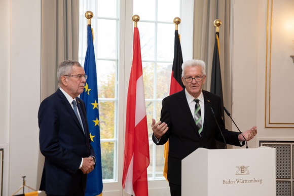 Der österreichische Bundespräsident Dr. Alexander Van der Bellen (l.) und Ministerpräsident Winfried Kretschmann (r.) (Bild: Staatsministerium Baden-Württemberg)