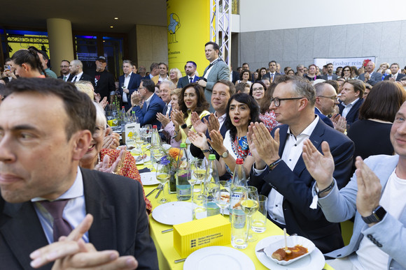 Blick auf den Tisch der Landesregierung Baden-Württemberg
