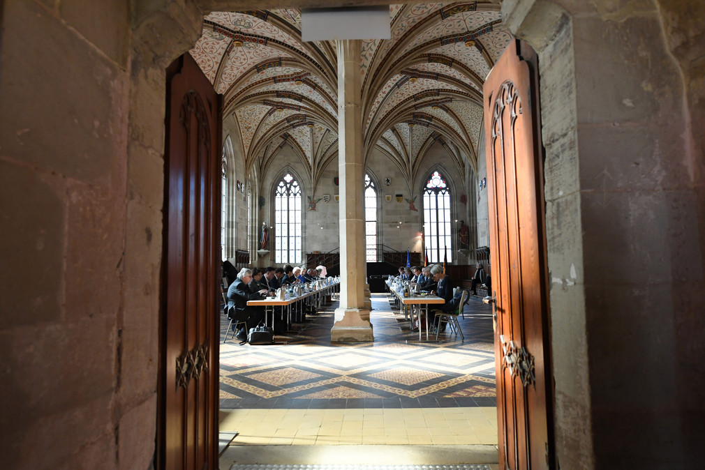 Auswärtige Kabinettssitzung im Sommerrefektorium des Klosters Bebenhausen