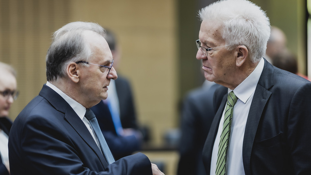 Ministerpräsident Dr. Rainer Haseloff im Gespräch mit Ministerpräsident Winfried Kretschmann