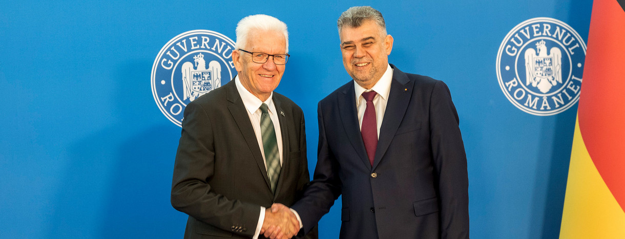 Ministerpräsident Winfried Kretschmann (links) mit Rumäniens Premierminister Ion-Marcel Ciolacu (rechts)