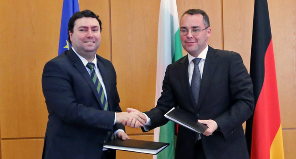 Europaminister Peter Friedrich (r.) mit dem stellvertretenden Außenminister Bulgariens, Rumen Alexandrov (l.) (Foto: Kai Hockenjos, LRA Ortenaukreis)