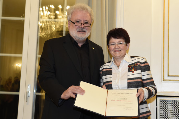 Staatsminister Klaus-Peter Murawski (l.) und Margot Kuon (r.)