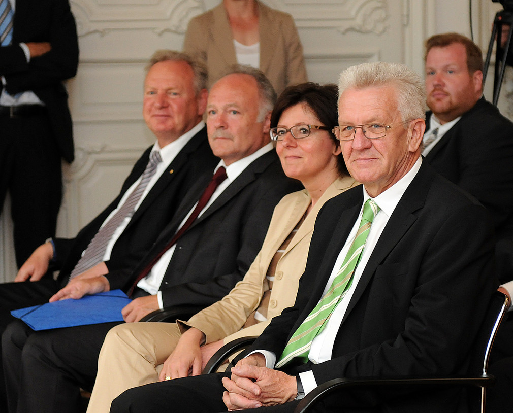 v.r.n.l.: Ministerpräsident Winfried Kretschmann, Ministerpräsidentin von Rheinland-Pfalz Malu Dreyer, SWR-Indendant Peter Boudgoust und Wolfgang Gerstner, Bürgermeister von Baden-Baden