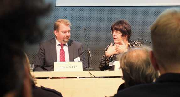 Staatsrätin Gisela Erler (r.) und der Staatssekretär im schwedischen Arbeitsministerium, Erik Nilsson (l.)