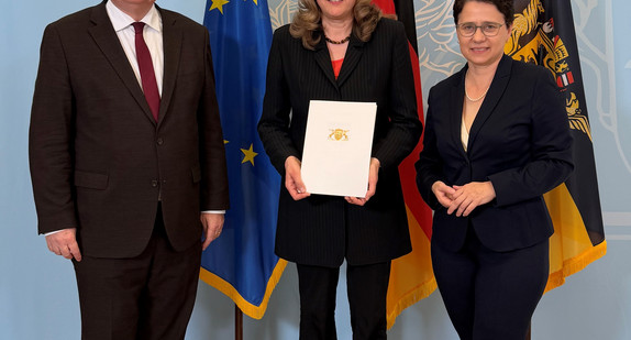 (Foto frei verwendbar, v.l.n.r.): Amtschef Elmar Steinbacher, Präsidentin des Finanzgerichts Baden-Württemberg Dr. Christina Reuss, Ministerin der Justiz und für Migration Marion Gentges MdL