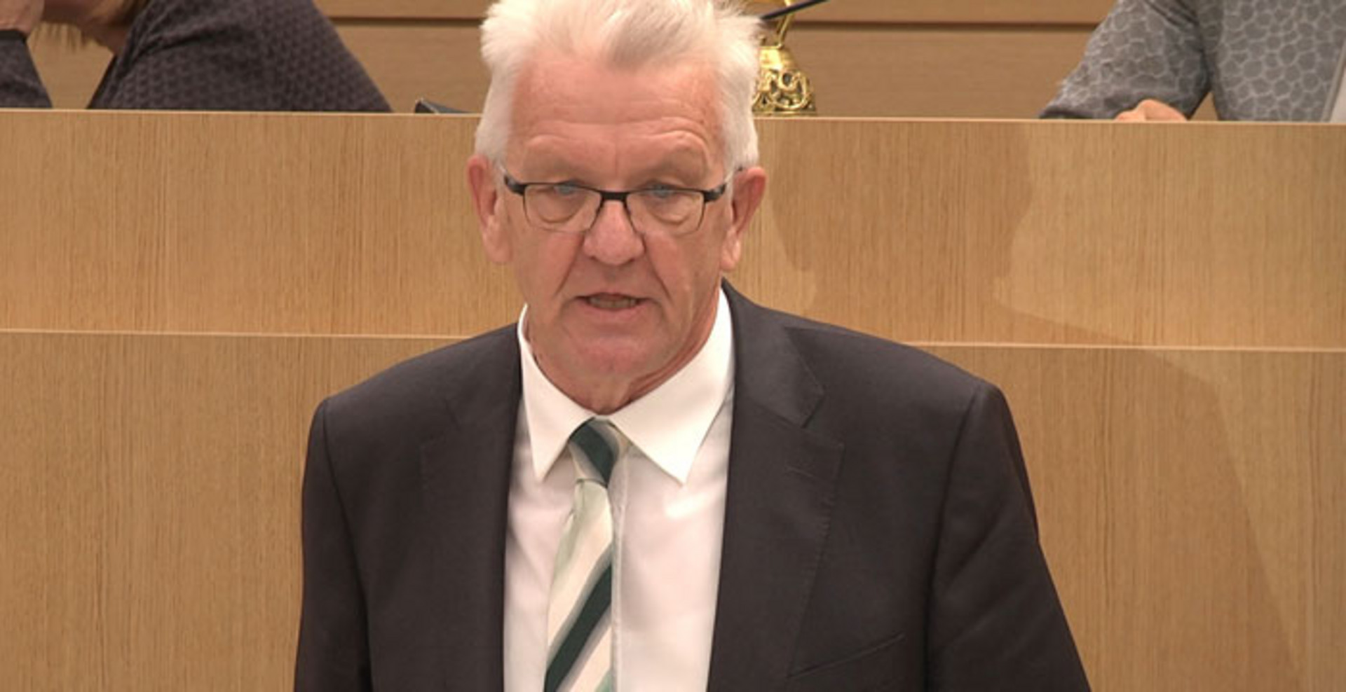 Ministerpräsident Winfried Kretschmann spricht im Landtag von Baden-Württemberg.