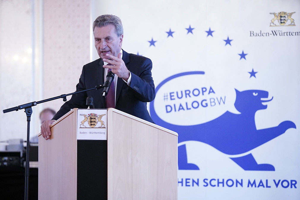 EU-Kommissar Günther Oettinger bei seiner Ansprache (Bild: Staatsministerium Baden-Württemberg/Jan Georg Plavec)
