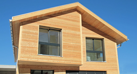 Fassade eines Holzhauses