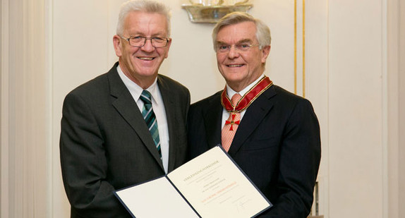 Ministerpräsident Winfried Kretschmann (l.) und Prof. Dr. Gerhard Zeidler (r.)