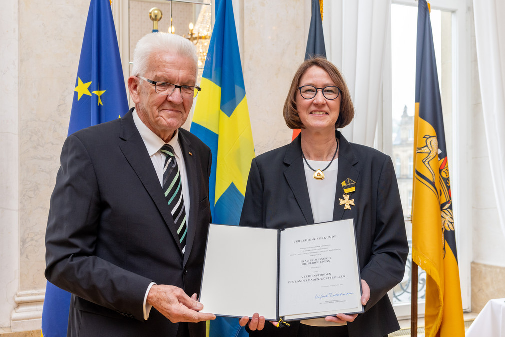 Ministerpräsident Winfried Kretschmann (links) und Prof. Dr. Ulrike Cress (rechts)