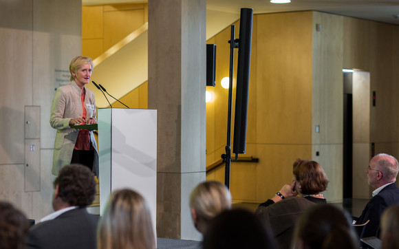 Landessendedirektorin Stefanie Schneider bei der Auftaktveranstaltung zur Kampagne #RespektBW. (Bild: © Landesmedienzentrum Baden-Württemberg)