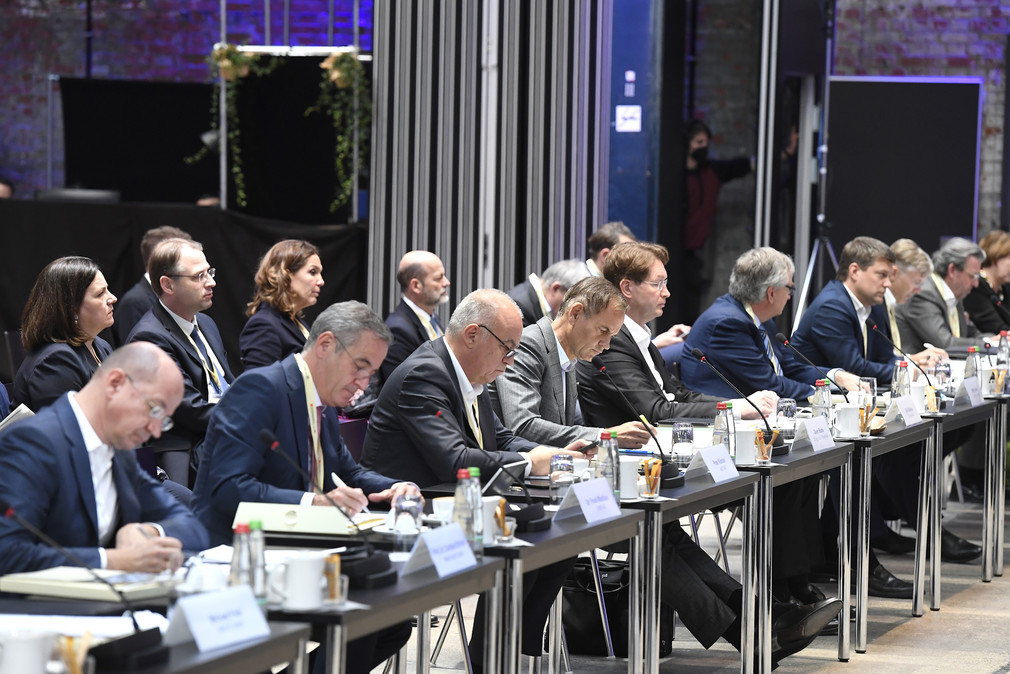 Blick ins Plenum bei der fünften Jahresveranstaltung des Strategiedialogs Automobilwirtschaft.
