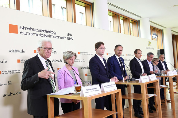 Pressekonferenz (Bild: © e-mobil BW / Studio KD Busch)