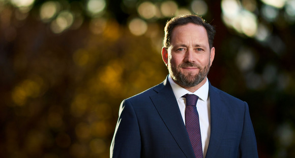 Porträtbild von Florian Hassler, Staatssekretär im Staatsministerium und Vertreter des Landes Baden-Württemberg bei der Europäischen Union