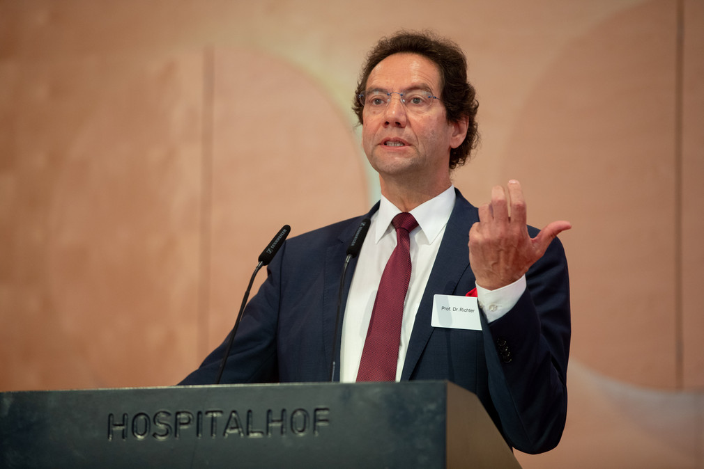 Prof. Dr. med. Götz Martin Richter, Ärztlicher Direktor am Klinikum Stuttgart, bei seinem Impulsvortrag