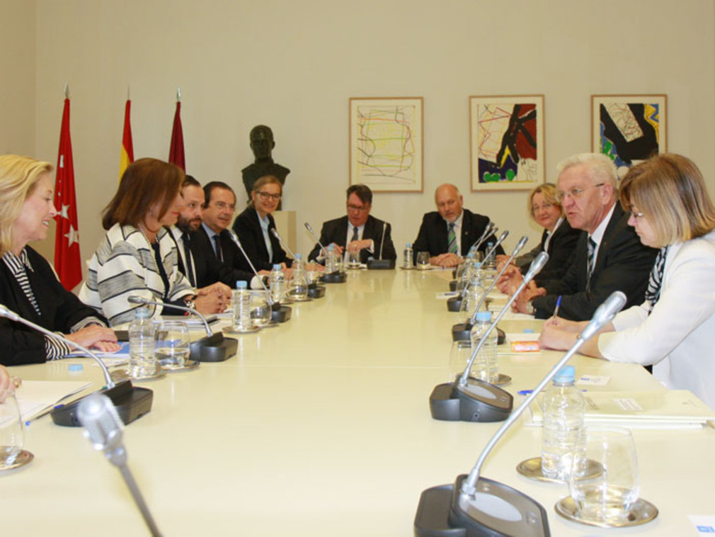 Ministerpräsident Winfried Kretschmann mit der Oberbürgermeisterin von Madrid Ana Botella.