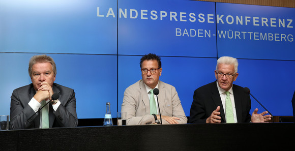 v.l.n.r.: Umweltminister Franz Untersteller, der Minister für Ländlichen Raum und Verbraucherschutz, Peter Hauk, und Ministerpräsident Winfried Kretschmann