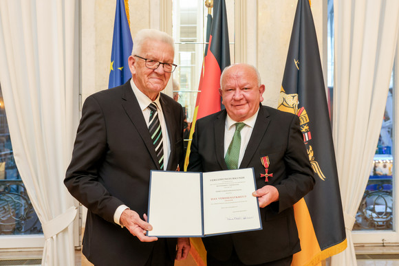 Ministerpräsident Winfried Kretschmann (links) und Gerold Heinzelmann (rechts)