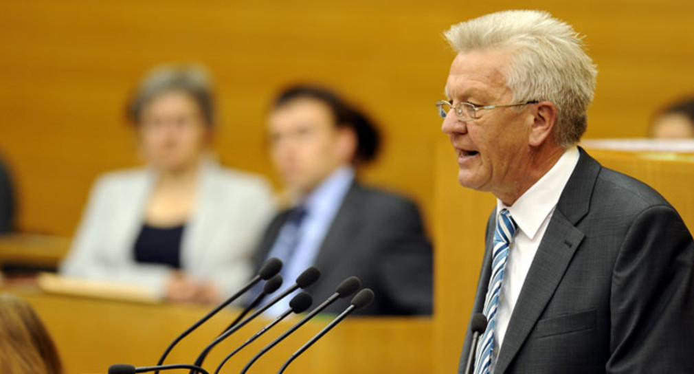 Ministerpräsident Winfried Kretschmann bei seiner Regierungserklärung im Landtag am 25. Mai 2011.