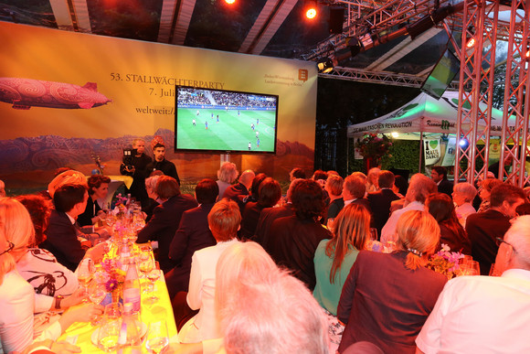 Übertragung des EM-Spiels der deutschen Fußball-Nationalmannschaft auf der Stallwächterparty.