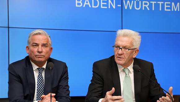 Ministerpräsident Winfried Kretschmann (r.) und Innenminister Thomas Strobl (l.) (Bild: Staatsministerium Baden-Württemberg)