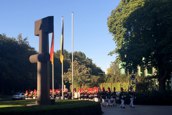 Impressionen auf dem Vorplatz der Landesvertretung