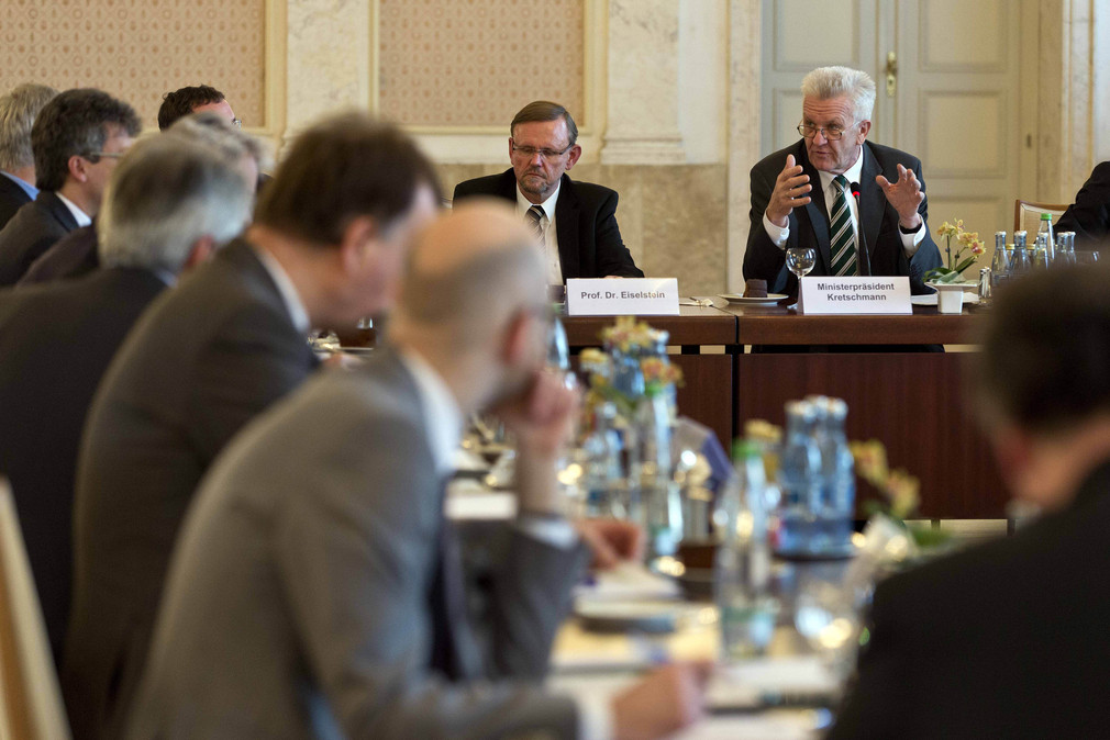 Ministerpräsident Kretschmann im Gespräch mit den Präsidenten und Hauptgeschäftsführer der Industrie- und Handelskammern