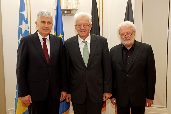 v.l.n.r.: Der Vorsitzende des Staatspräsidiums von Bosnien-Herzegowina, Dragan Čović, Ministerpräsident Winfried Kretschmann und Staatsminister Klaus-Peter Murawski