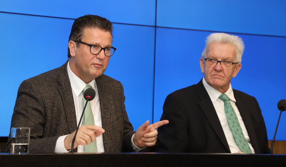 Ministerpräsident Winfried Kretschmann (r.) und Landwirtschaftsminister Peter Hauk (l.) (Bild: © Staatsministerium Baden-Württemberg)