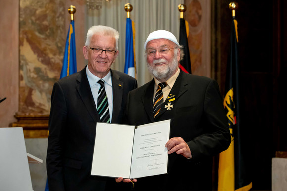 Ministerpräsident Winfried Kretschmann (l.) und Willi Kamphausen (r.) 