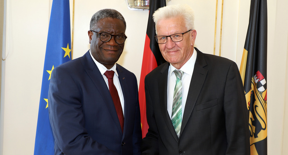 Ministerpräsident Winfried Kretschmann (r.) und Friedensnobelpreisträger Dr. Denis Mukwege (l.) (Bild: Staatsministerium Baden-Württemberg)