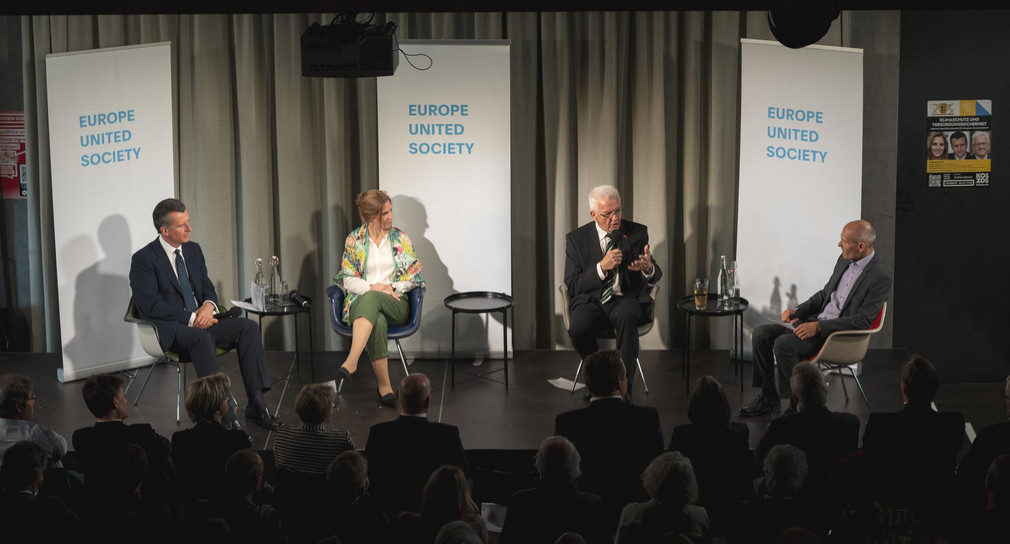 Podiumsdiskussion in Zürich zum Thema: „Klimaschutz und Versorgungssicherheit: Aufbruch oder Rolle rückwärts für die grüne Transformation?“