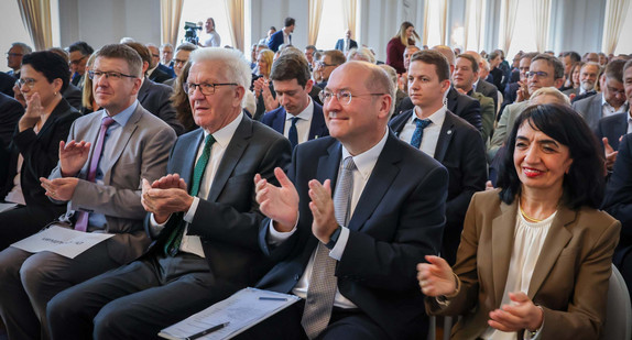 Blick in das Publikum bei der Jubiläumsfeier anlässlich des 70-jährigen Bestehens des Verfassungsgerichtshofs für das Land Baden-Württemberg.