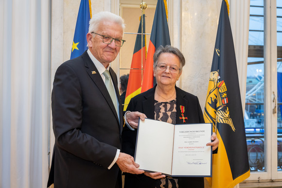 Ministerpräsident Winfried Kretschmann (links) und Sabine Petzold (rechts)