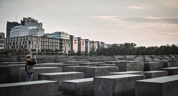 Baden-Württembergische Schülerinnen und Schüler präsentieren ihre Beiträge zum bundesweiten Wettbewerb »80 Jahre Reichspogromnacht« der ZUM e.V