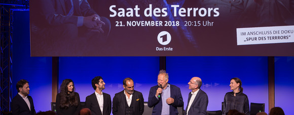 Filmpremiere SWR-Kino in der Landesvertretung (L-R) Daniel Harrich - Regisseur, Ankita Makwana - Schauspielerin, Reza Brojerdi - Schauspieler, Navid Negahban - Schauspieler, Axel Milberg - Schauspieler, Gert Heidenreich - Drehbuch, Christiane Paul - Schauspielerin