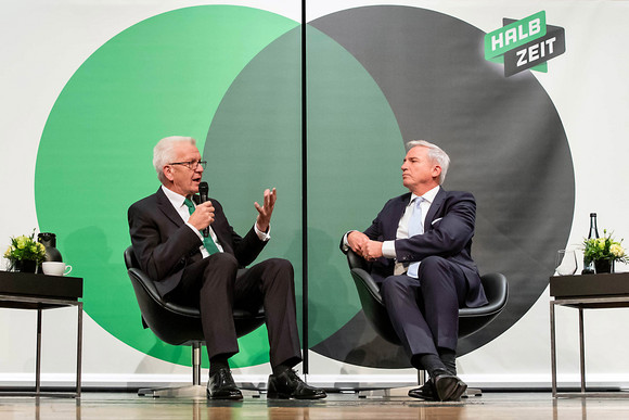 Ministerpräsident Winfried Kretschmann (l.) und Innenminister Thomas Strobl (r.) (Bild: Staatsministerium Baden-Württemberg)