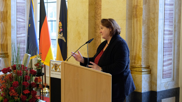 Kultusministerin Theresa Schopper bei ihrer Ansprache