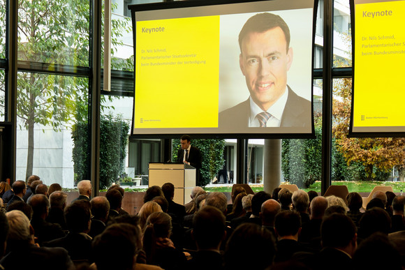 Dr. Nils Schmid, Parlamentarischer Staatssekretär beim Bundesminister der Verteidigung, bei seiner Rede