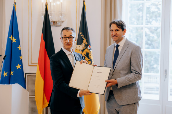 Ministerpräsident Cem Özdemir (links) und Andreas Jung (rechts), Minister für Kultus 