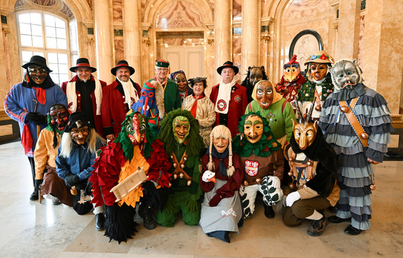 Gruppenbild mit der Vereinigung Freier Oberschwäbischer Narrenzünfte