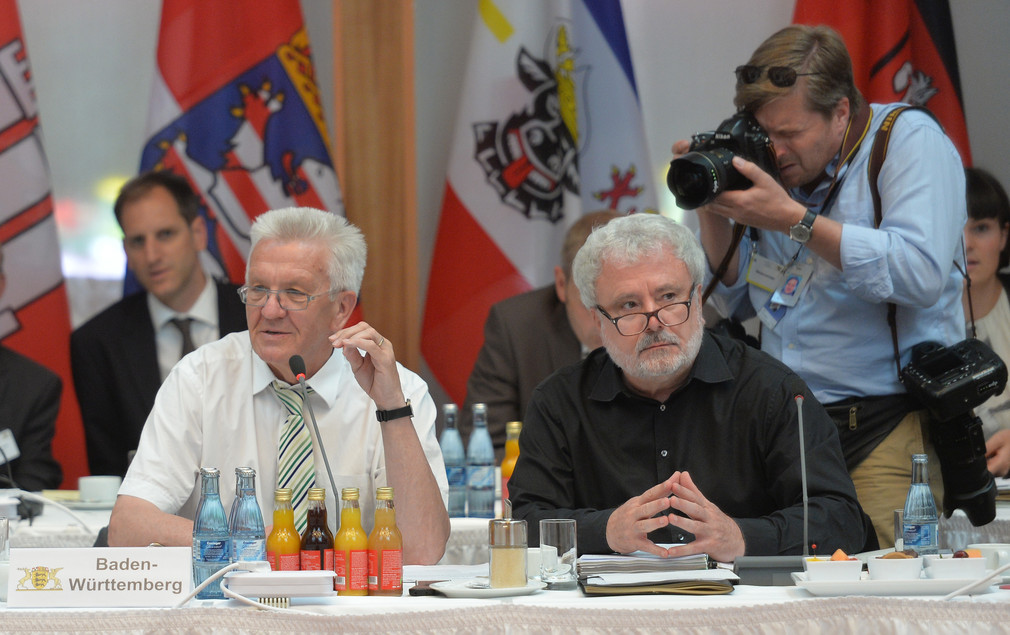 Ministerpräsident Winfried Kretschmann (l.) und Staatssekretär Klaus-Peter Murawski (r.)