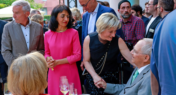 Gruppenbild mit Innenminister Tomas Strobl, Landtagspräsidentin Muhterem Aras, Wirtschaftsministerin Dr. Nicole Hoffmeister-Kraut und Dr. Wolfgang Schäuble