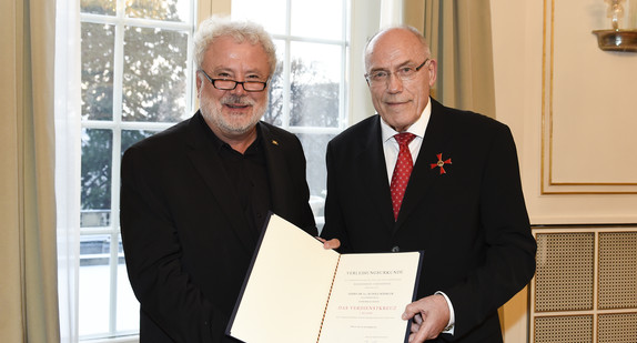 Staatsminister Klaus-Peter Murawski (l.) und Staatssekretär a. D. Dr. Rudolf Böhmler (r.) (Foto: Staatsministerium Baden-Württemberg)