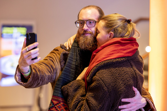Pärchen macht Selfie