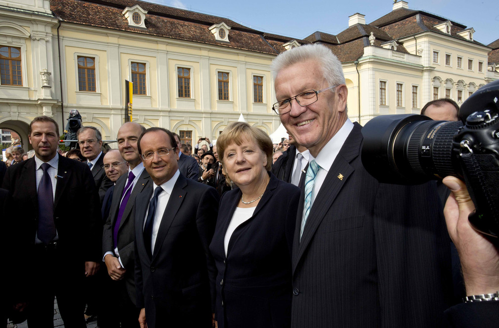 Ministerpräsident Winfried Kretschmann (r.) mit  Bundeskanzlerin Angela Merkel (2.v.r.) und dem französischen Staatspräsident François Hollande (3.v.r.) (Foto: Staatsministerium Baden-Württemberg)