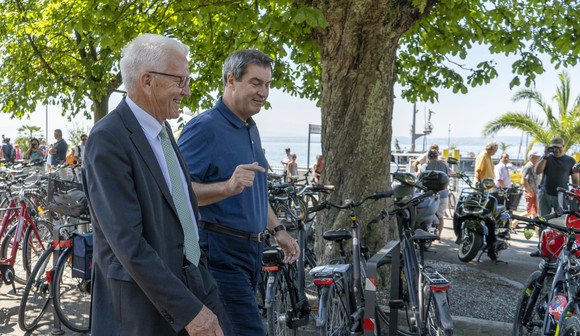 Ministerpräsident Winfried Kretschmann (l.) und Ministerpräsident Dr. Markus Söder (r.) in Meersburg (Bild: Staatsministerium Baden-Württemberg)